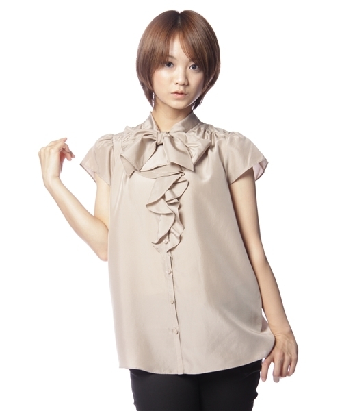 DESIGNWORKS シルクリボンブラウス(半袖) シルク DESIGNWORKS リボン付きブルーシャツ 半袖 - メルカリ