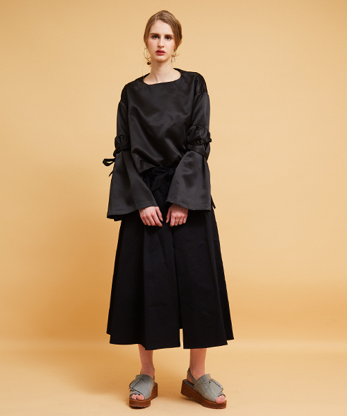 Ameri（アメリ）の「【STUDIOUS×AMERI】別注NATALIE 2WAY FLARE SKIRT（スカート・レディース・オレンジ/ネイビー・FREE）」の17枚目の写真