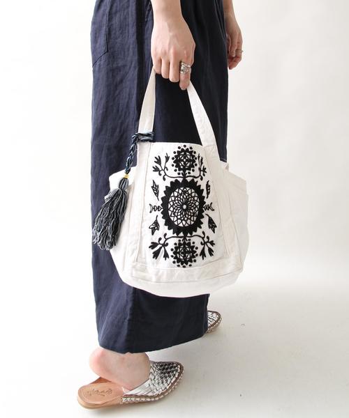 coen（コーエン）の「【『リンネル』6月号掲載・Market】エンブロイダリーミニトートバッグ（トートバッグ・レディース・ブラック/ピンク/コバルトブルー・FREE）」の2枚目の写真