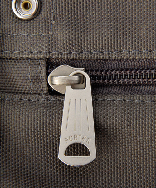 PORTER（ポーター）の「White Mountaineering×PORTER RING YARN BLANKET BORDER TOTE BAG（トートバッグ・メンズ・チャコールグレー/ブラウン・ONE SIZE）」の4枚目の写真