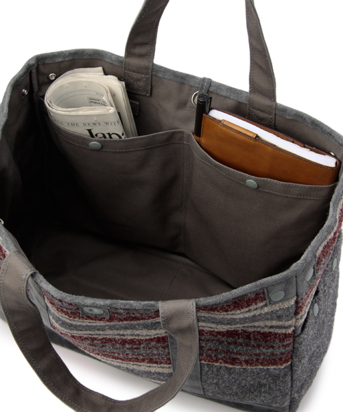 PORTER（ポーター）の「White Mountaineering×PORTER RING YARN BLANKET BORDER TOTE BAG（トートバッグ・メンズ・チャコールグレー/ブラウン・ONE SIZE）」の19枚目の写真