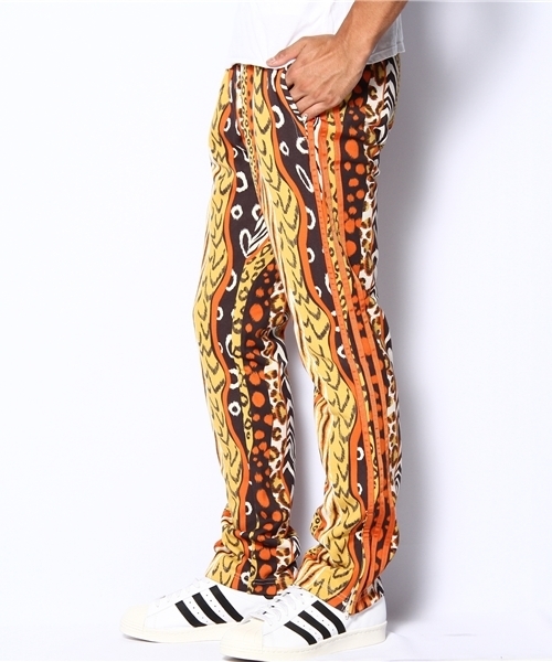 アディダスadidasジェレミースコットレオパードジャージパンツO adidas Originals（アディダスオリジナルス）の「FB TP LEOPARD