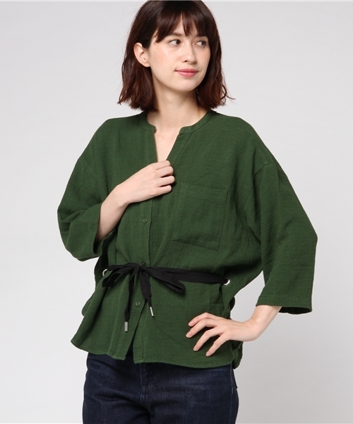 LBC（エルビーシー）の「ウエストリボンブラウス                   （シャツ/ブラウス・レディース・ベージュ/ホワイト/グリーン・LARGE/MEDIUM）」の3枚目の写真