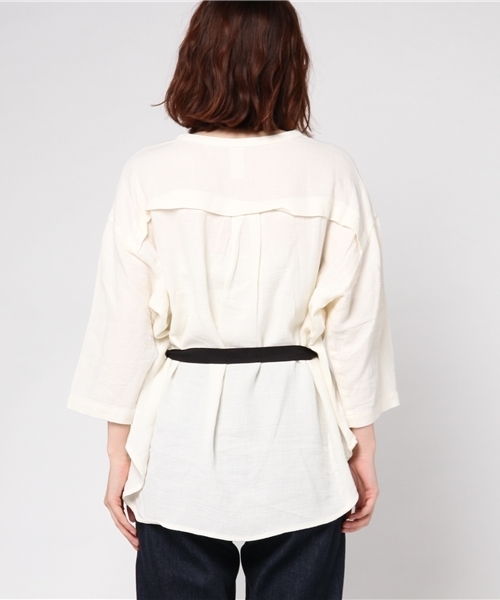 LBC（エルビーシー）の「ウエストリボンブラウス                   （シャツ/ブラウス・レディース・ベージュ/ホワイト/グリーン・LARGE/MEDIUM）」の4枚目の写真