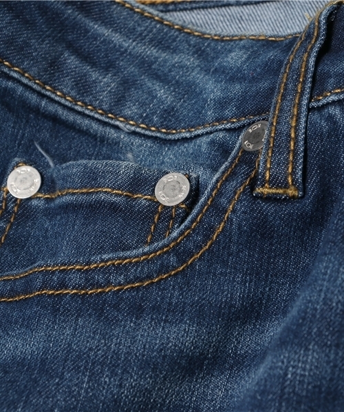 koe（コエ）の「ステップドヘムデニムスキニーパンツ（デニムパンツ・レディース・インディゴブルー/ダークインディゴブルー・L/M/S）」の7枚目の写真