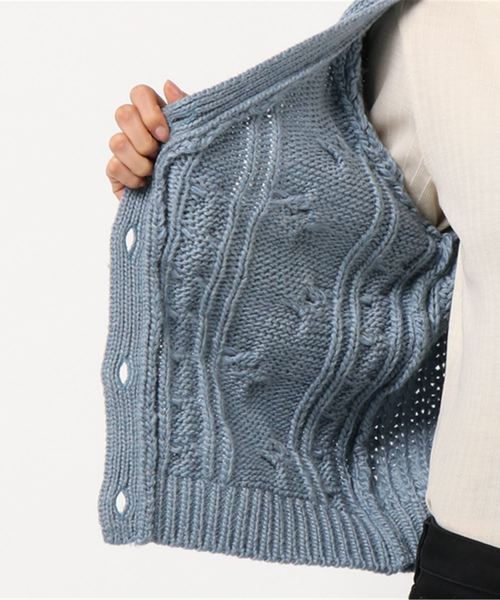 archives(アルシーヴ)の「2WAYケーブルカーデ(ニット/セーター・レディース・オフホワイト/グレー/ブルー/ピンク・MEDIUM)」の7枚目の写真