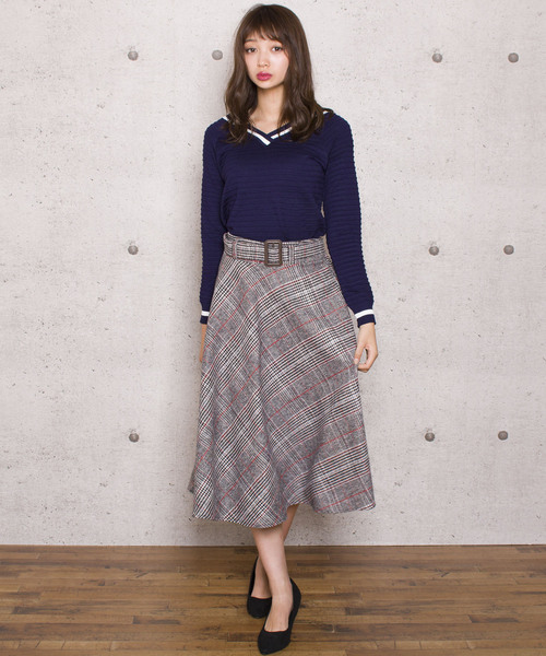LUGG NAGG(ラグナグ)の「【Jewelobe/ ジュエローブ】タック編み Vネックニットトップス(ニット/セーター・レディース・ブラック/レッド/ブルー/グリーン・FREE)」の4枚目の写真
