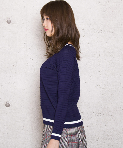LUGG NAGG(ラグナグ)の「【Jewelobe/ ジュエローブ】タック編み Vネックニットトップス(ニット/セーター・レディース・ブラック/レッド/ブルー/グリーン・FREE)」の6枚目の写真