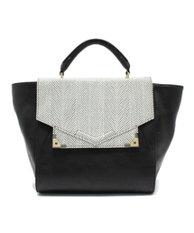 Soareak | 【DANIELLE NICOLE】JADIA SATCHEL

同じ形の色違い グレー(ショルダーバッグ)