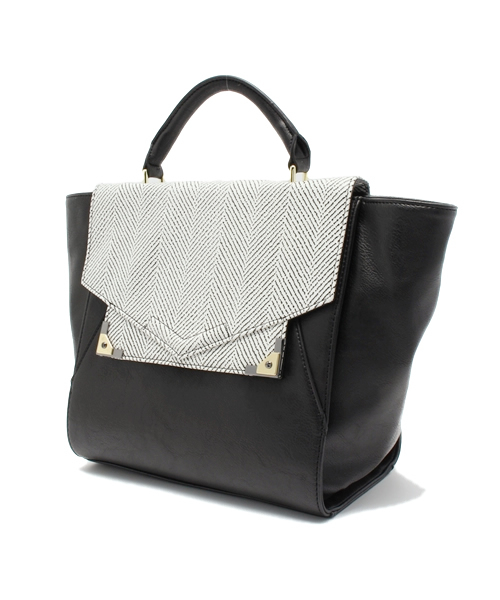 Soareak（ソアリーク）の「【DANIELLE NICOLE】JADIA SATCHEL（ショルダーバッグ・レディース・ブラック/ライトピンク・FREE）」の3枚目の写真