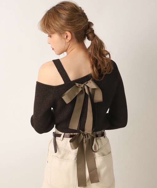 one after another NICE CLAUP（ワンアフターアナザーナイスクラップ）の「バックリボン ラメワンショルダーニット（ニット/セーター・レディース・ピンクベージュ/アイボリー/ピンク/ブラウン・FREE）」の2枚目の写真