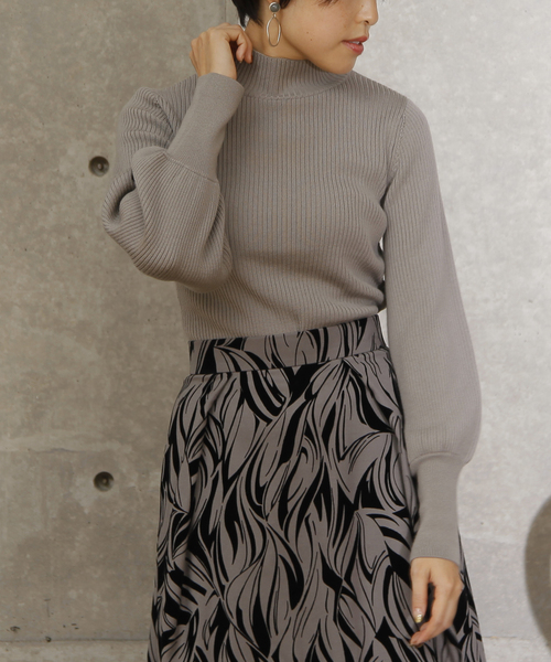 Tiara（ティアラ）の「袖ボリュームリブニット（ニット/セーター・レディース・ホワイト/ブラック/グレー系その他/パープル/ピンク/モカ/モスグリーン・FREE）」の4枚目の写真