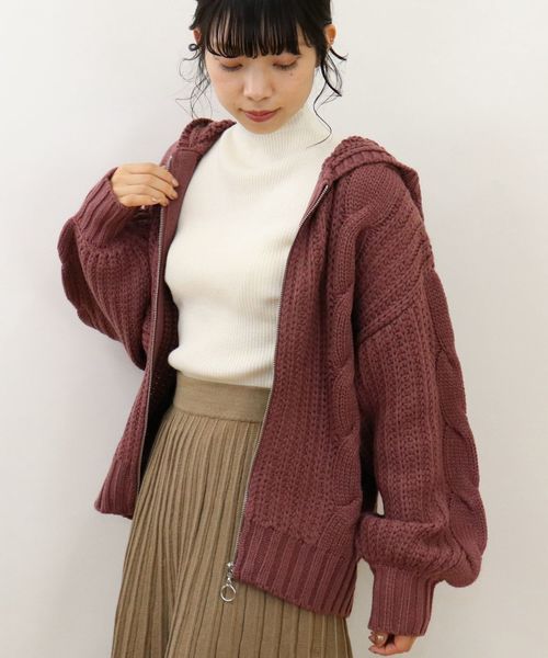 tiptop（ティップトップ）の「ケーブル編みジップフーディー（パーカー・レディース・アイボリー/ブラウン/グレイッシュベージュ/スモークピンク・FREE）」の4枚目の写真