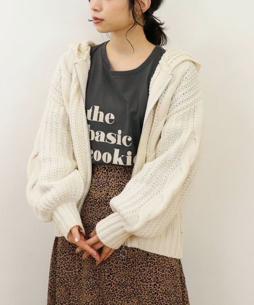 tiptop（ティップトップ）の「ケーブル編みジップフーディー（パーカー・レディース・アイボリー/ブラウン/グレイッシュベージュ/スモークピンク・FREE）」の5枚目の写真