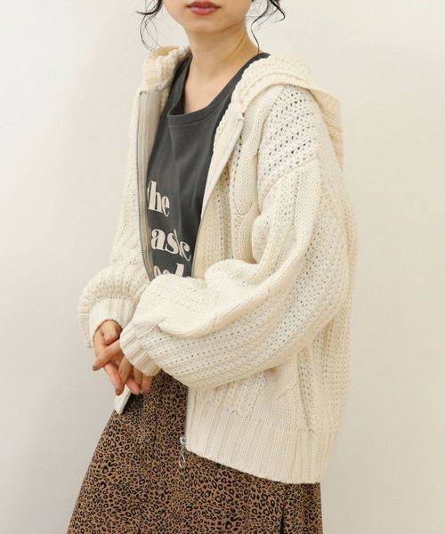 tiptop（ティップトップ）の「ケーブル編みジップフーディー（パーカー・レディース・アイボリー/ブラウン/グレイッシュベージュ/スモークピンク・FREE）」の6枚目の写真