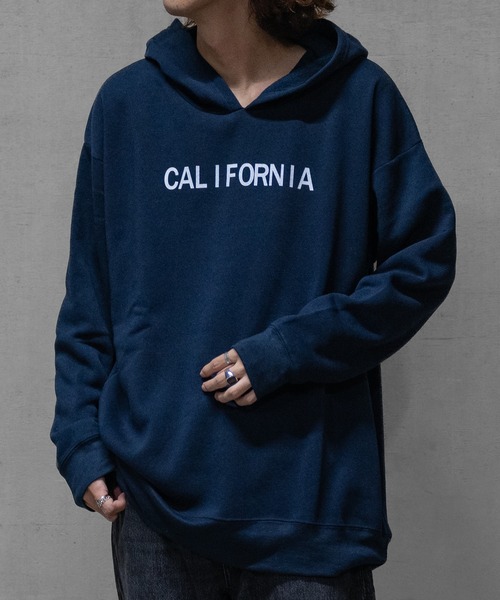 JOHN'S CLOSET（ジョンズクローゼット）の「【40I】裏起毛　プリント　ビッグシルエット プルパーカー（パーカー・メンズ・ホワイト系その他/ホワイト系その他2/ホワイト系その他3/ブラック系その他/ブラック系その他2/ブラック系その他3/ブラック系その他4/ブラック系その他5/グレー系その他/グレー系その他2/グレー系その他3/グレー系その他4/グレー系その他5/グレー系その他6/ベージュ系その他/ベージュ系その他2/ブルー系その他/ブルー系その他2/ピンク系その他/ピンク系その他2・MEDIUM/LARGE/X-LARGE）」の17枚目の写真