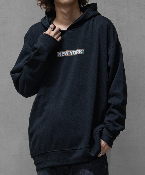 JOHN'S CLOSET（ジョンズクローゼット）の「【40I】裏起毛　プリント　ビッグシルエット プルパーカー（パーカー・メンズ・ホワイト系その他/ホワイト系その他2/ホワイト系その他3/ブラック系その他/ブラック系その他2/ブラック系その他3/ブラック系その他4/ブラック系その他5/グレー系その他/グレー系その他2/グレー系その他3/グレー系その他4/グレー系その他5/グレー系その他6/ベージュ系その他/ベージュ系その他2/ブルー系その他/ブルー系その他2/ピンク系その他/ピンク系その他2・MEDIUM/LARGE/X-LARGE）」の8枚目の写真