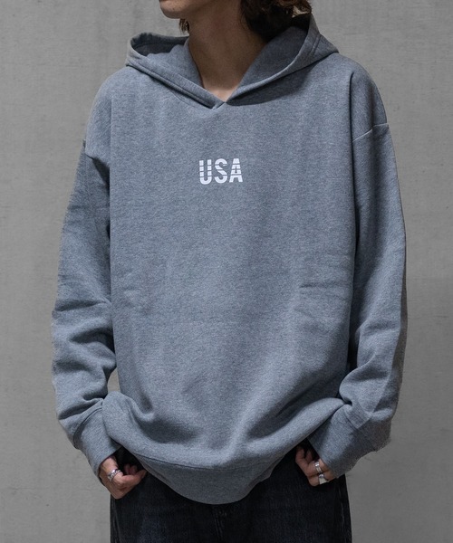 JOHN'S CLOSET（ジョンズクローゼット）の「【40I】裏起毛　プリント　ビッグシルエット プルパーカー（パーカー・メンズ・ホワイト系その他/ホワイト系その他2/ホワイト系その他3/ブラック系その他/ブラック系その他2/ブラック系その他3/ブラック系その他4/ブラック系その他5/グレー系その他/グレー系その他2/グレー系その他3/グレー系その他4/グレー系その他5/グレー系その他6/ベージュ系その他/ベージュ系その他2/ブルー系その他/ブルー系その他2/ピンク系その他/ピンク系その他2・MEDIUM/LARGE/X-LARGE）」の10枚目の写真