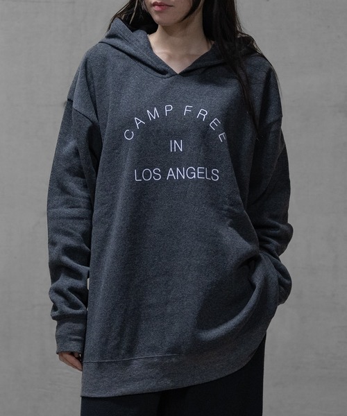 JOHN'S CLOSET（ジョンズクローゼット）の「【40I】裏起毛　プリント　ビッグシルエット プルパーカー（パーカー・メンズ・ホワイト系その他/ホワイト系その他2/ホワイト系その他3/ブラック系その他/ブラック系その他2/ブラック系その他3/ブラック系その他4/ブラック系その他5/グレー系その他/グレー系その他2/グレー系その他3/グレー系その他4/グレー系その他5/グレー系その他6/ベージュ系その他/ベージュ系その他2/ブルー系その他/ブルー系その他2/ピンク系その他/ピンク系その他2・MEDIUM/LARGE/X-LARGE）」の13枚目の写真