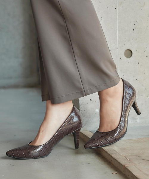 KOBE LETTUCE（コウベレタス）の「ポインテッドトゥ7ｃｍヒールパンプス（パンプス・レディース・ブラック/ベージュ/ターコイズブルー/シルバー/ラベンダー/ホワイト系その他/ブラック系その他/オレンジ系その他/グレイッシュベージュ/マスタード/アイボリー/ブラウン系その他/ブラック系その他2/ベージュ系その他/グリーン系その他3/その他/キャメル・LL/S/M/L）」の7枚目の写真