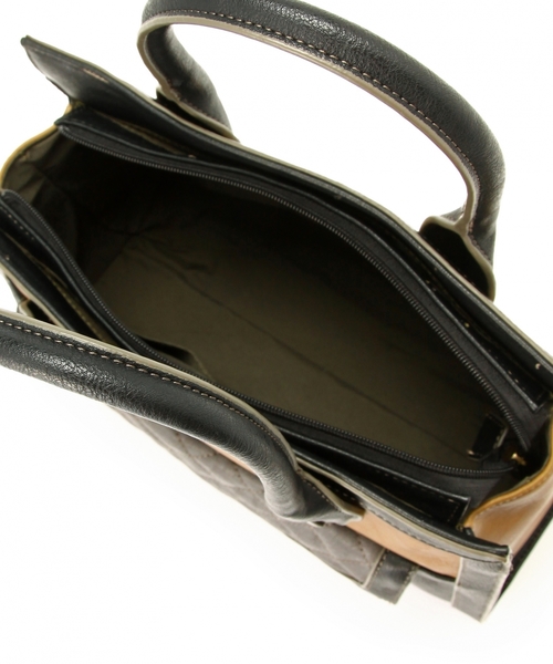 Another Edition（アナザーエディション）の「AE カブセQLT　TOTE ◆（ショルダーバッグ・レディース・ブラック/ネイビー・フリー）」の7枚目の写真