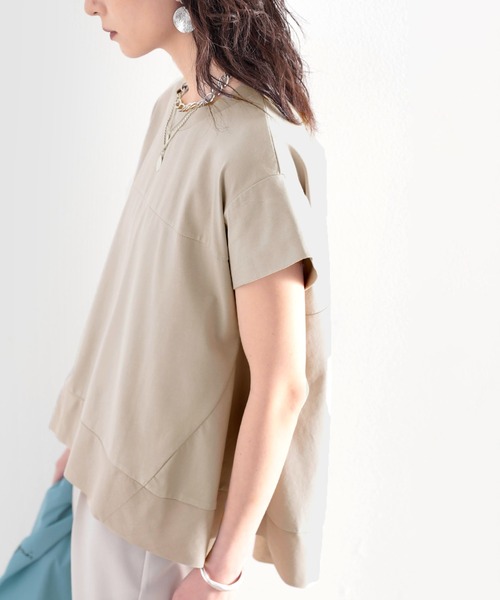 classicalelf（クラシカルエルフ）の「裾ふわり。大人レディ、裾フレアクルーネックカットソー（Tシャツ/カットソー・レディース・ブラック/カーキ/グレイッシュベージュ/ホワイト/モカ・XXX-LARGE/MEDIUM/X-LARGE）」の4枚目の写真
