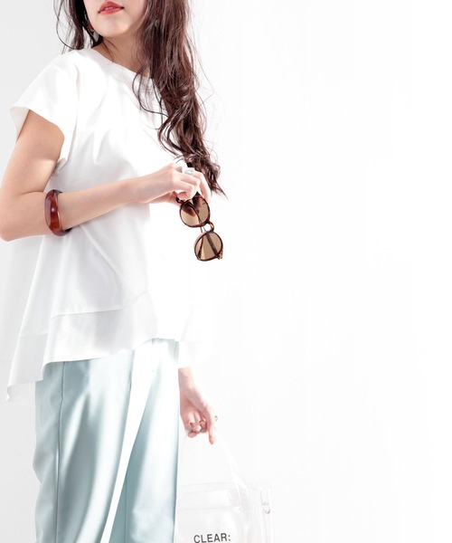 classicalelf（クラシカルエルフ）の「裾ふわり。大人レディ、裾フレアクルーネックカットソー（Tシャツ/カットソー・レディース・ブラック/カーキ/グレイッシュベージュ/ホワイト/モカ・XXX-LARGE/MEDIUM/X-LARGE）」の8枚目の写真