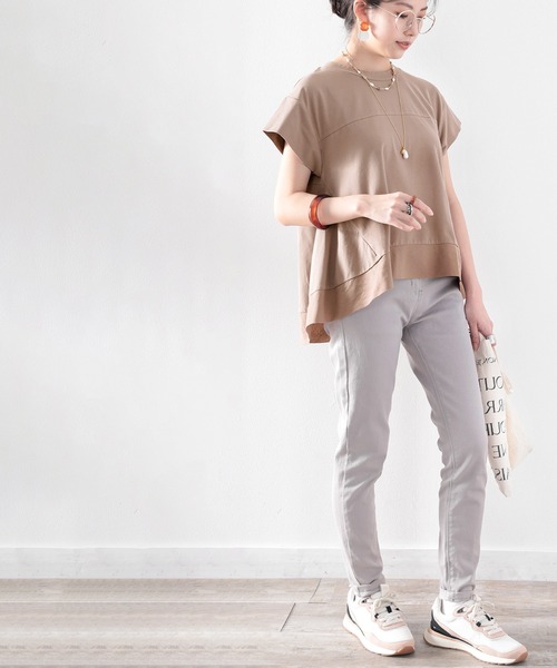 classicalelf（クラシカルエルフ）の「裾ふわり。大人レディ、裾フレアクルーネックカットソー（Tシャツ/カットソー・レディース・ブラック/カーキ/グレイッシュベージュ/ホワイト/モカ・XXX-LARGE/MEDIUM/X-LARGE）」の18枚目の写真