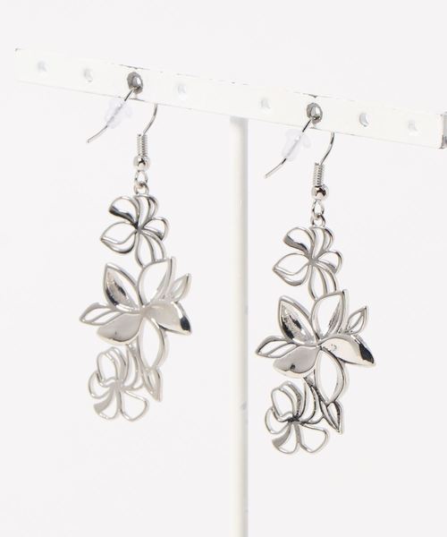 Kahiko(カヒコ)の「【Kahiko】プルメリアレイピアス(ピアス(両耳用)・レディース・シルバー/ゴールド・FREE)」の3枚目の写真