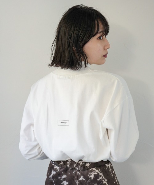 PAGEBOY(ページボーイ)の「ハイネックランダムロゴT /プリントロンT(Tシャツ/カットソー・レディース・オフホワイト/ブラック・FREE)」の3枚目の写真