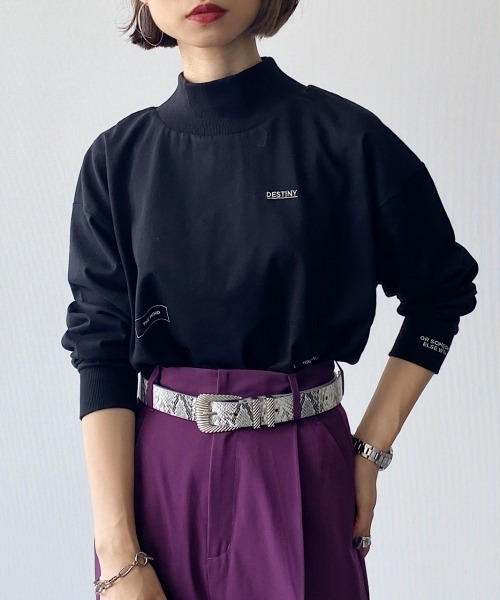 PAGEBOY(ページボーイ)の「ハイネックランダムロゴT /プリントロンT(Tシャツ/カットソー・レディース・オフホワイト/ブラック・FREE)」の5枚目の写真