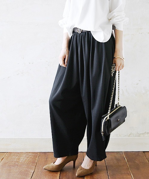 and it_（アンドイット）の「リラックスストレッチボリュームパンツ（その他パンツ・レディース・ブラック・LL/M/L）」の7枚目の写真