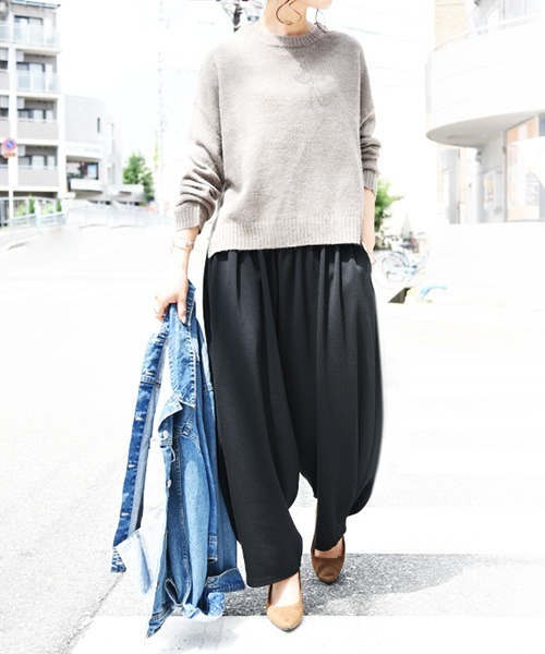 and it_（アンドイット）の「リラックスストレッチボリュームパンツ（その他パンツ・レディース・ブラック・LL/M/L）」の3枚目の写真