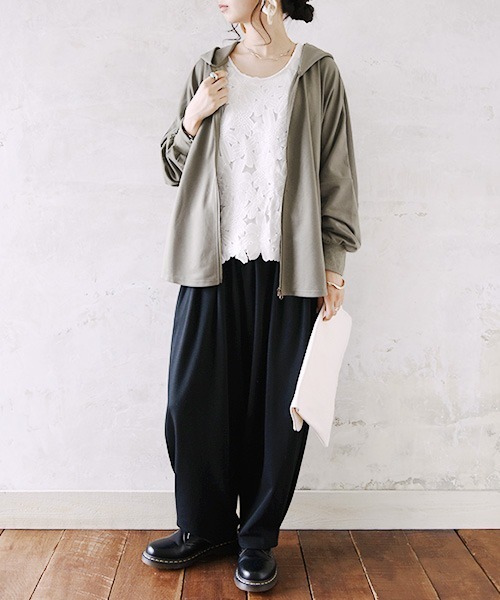 and it_（アンドイット）の「リラックスストレッチボリュームパンツ（その他パンツ・レディース・ブラック・LL/M/L）」の11枚目の写真