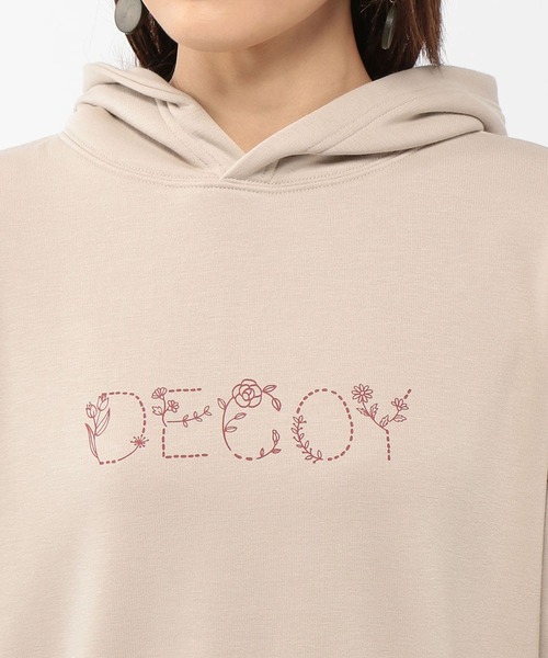 DECOY SINCE 1981(デコイシンスイチキュウハチイチ)の「裏起毛ロゴプリントパーカー(パーカー・レディース・ベージュ/サックスブルー/ネイビー・M/L/LL)」の6枚目の写真