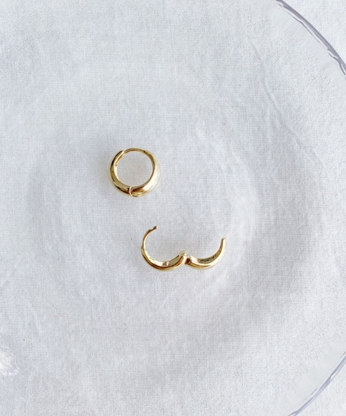 iso（イソ）の「小ぶりシンプルフープピアス（ピアス（両耳用）・レディース・シルバー/ゴールド・FREE）」の3枚目の写真