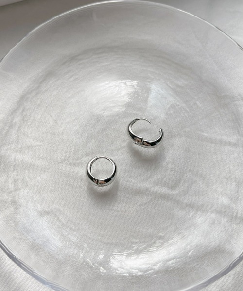 iso（イソ）の「小ぶりシンプルフープピアス（ピアス（両耳用）・レディース・シルバー/ゴールド・FREE）」の4枚目の写真