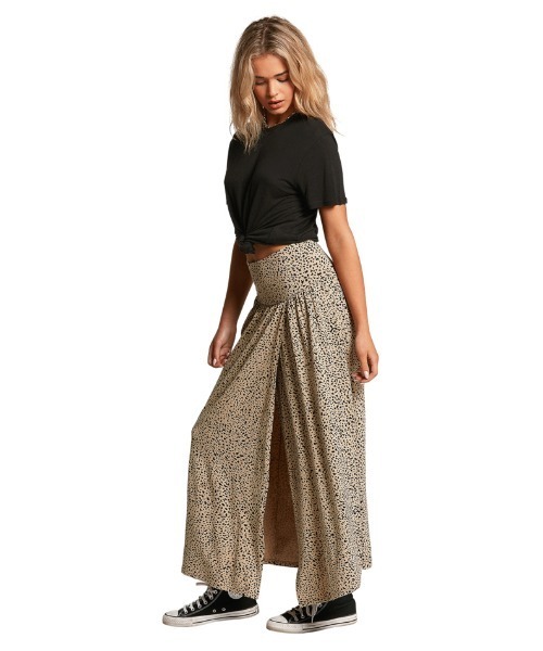 VOLCOM（ボルコム）の「【VOLCOM】HIGH WIRED SKIRT（スカート・レディース・アニマル・SMALL/X-SMALL）」の4枚目の写真