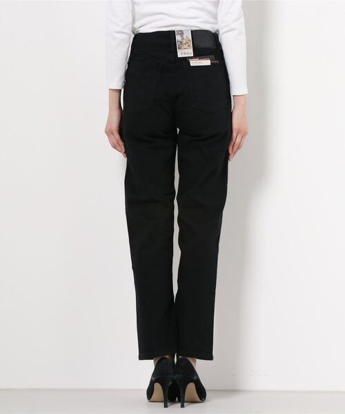 Nudie Jeans(ヌーディージーンズ)の「Straight Sally Everblack ストレートサリー レギュラーストレート ジーンズ(レングス28)(デニムパンツ・レディース・ブラック・24inch/25inch/27inch/26inch)」の2枚目の写真