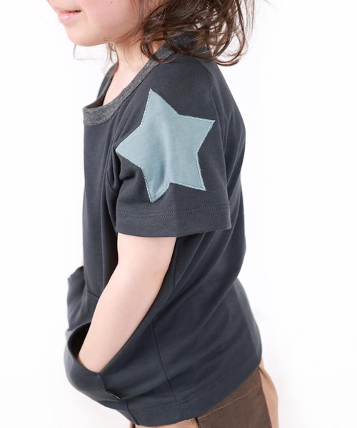 SUNDAYS SUN(サンデイズ サン)の「ポケット付きショルダーパッチTシャツ(Tシャツ/カットソー・キッズ・チャコールグレー/ブラウン/ベージュ/サックスブルー・80/140/130/120/100/110/90)」の16枚目の写真