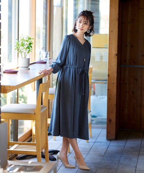 ワンピースメリハリのある着こなしが叶う 前開き麻調ワンピース ワンピース Tiaclasse ティアクラッセ のファッション