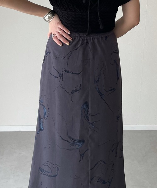 y/m by misato（イムバイミサト）の「マーブルロングスカート（スカート・レディース・ホワイト/ライトブラック・FREE）」の12枚目の写真