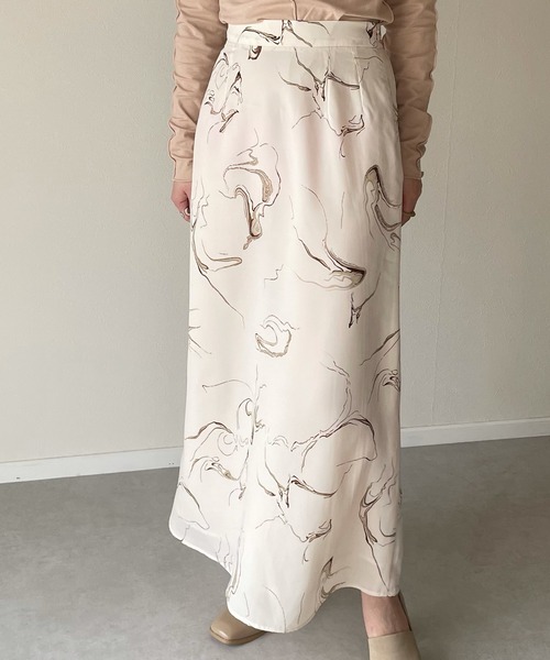 y/m by misato（イムバイミサト）の「マーブルロングスカート（スカート・レディース・ホワイト/ライトブラック・FREE）」の13枚目の写真