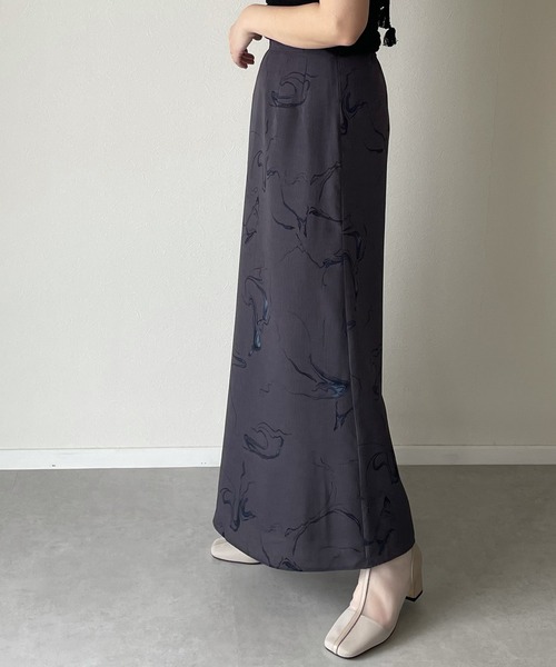 y/m by misato（イムバイミサト）の「マーブルロングスカート（スカート・レディース・ホワイト/ライトブラック・FREE）」の3枚目の写真