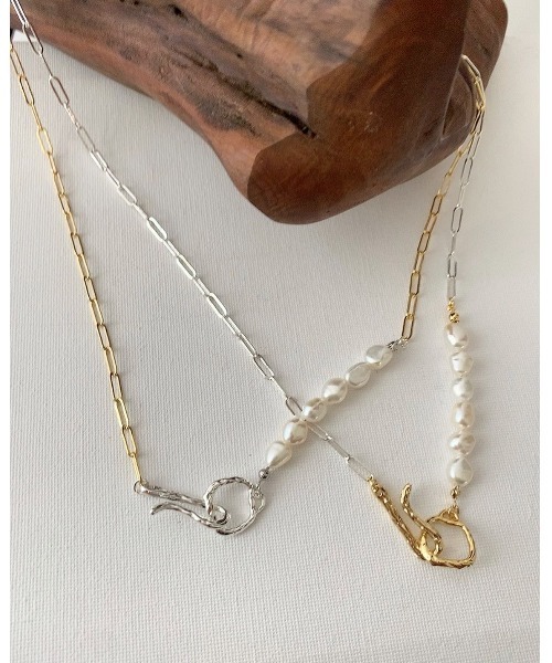 mou（モウ）の「バイカラーマンテルパールネックレス（ネックレス・レディース・シルバー/ゴールド・FREE）」の4枚目の写真