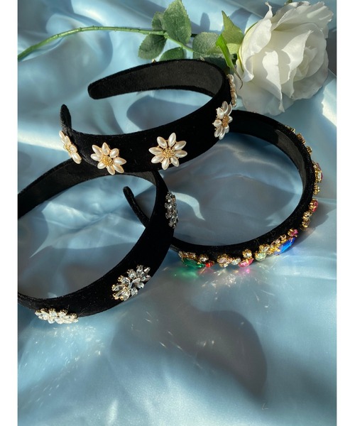 WC（ダブル シー）の「ベロアビジューカチューシャ（カチューシャ・レディース・ブラック・FREE）」の2枚目の写真