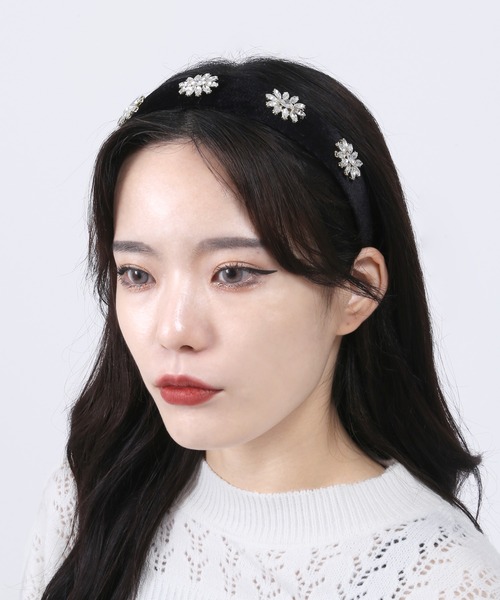 WC（ダブル シー）の「ベロアビジューカチューシャ（カチューシャ・レディース・ブラック・FREE）」の4枚目の写真