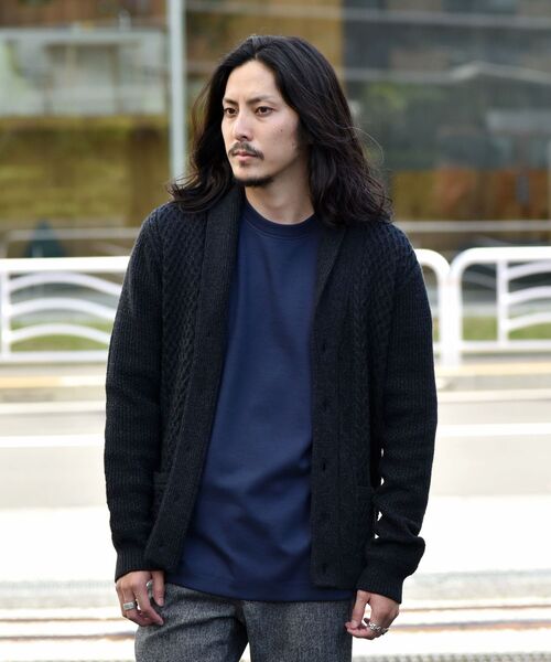 SHIPS(シップス)の「SHIPS:〈手洗い可能〉ミドルゲージ ランダムアラン ショールカラー カーディガン(カーディガン/ボレロ・メンズ・ブラック/グレー/ネイビー/キャメル・SMALL/MEDIUM/LARGE/X-LARGE)」の5枚目の写真