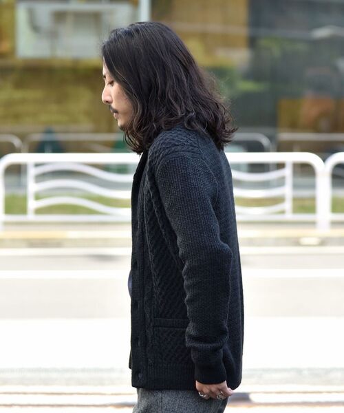 SHIPS(シップス)の「SHIPS:〈手洗い可能〉ミドルゲージ ランダムアラン ショールカラー カーディガン(カーディガン/ボレロ・メンズ・ブラック/グレー/ネイビー/キャメル・SMALL/MEDIUM/LARGE/X-LARGE)」の19枚目の写真