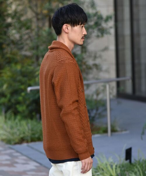 SHIPS(シップス)の「SHIPS:〈手洗い可能〉ミドルゲージ ランダムアラン ショールカラー カーディガン(カーディガン/ボレロ・メンズ・ブラック/グレー/ネイビー/キャメル・SMALL/MEDIUM/LARGE/X-LARGE)」の15枚目の写真